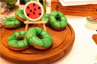 大兴吃瓜图片,趣味横生的夏日街头一幕