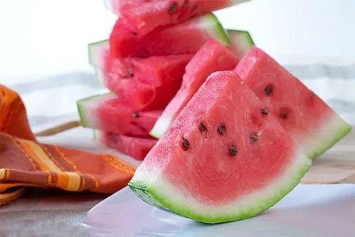 晚上吃小乳瓜吃几根,适量几根，健康美味两不误